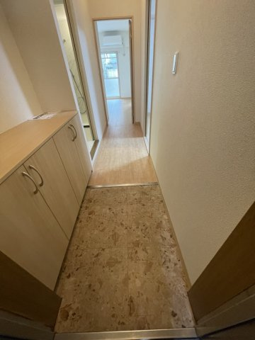 エヴァーマンションの玄関