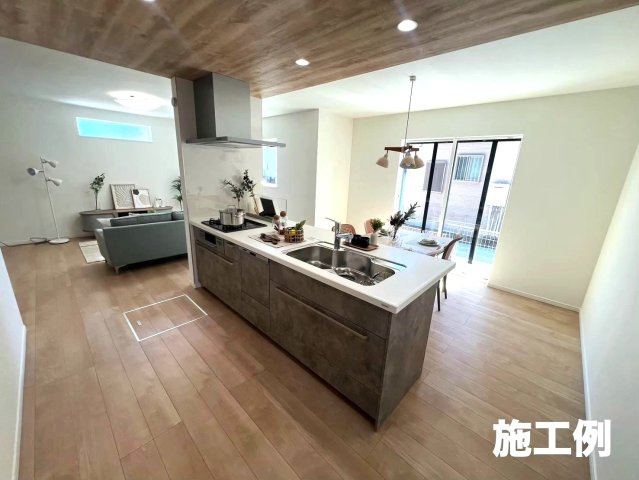 秦野市渋沢　新築戸建て　並列3台駐車可能のキッチン