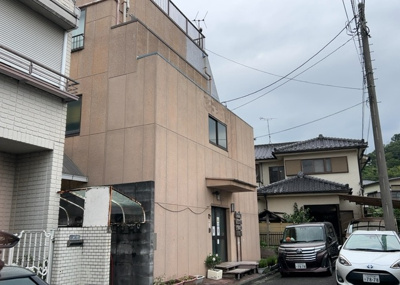 【外観】 | 中野山王事業用 | 現地に行くなら、物件の周囲の地形がどうなっているかを見ることも大切です。周辺より低くなっている土地では、大雨などで水が集まりやすいため、地盤が弱くなっているということも考えられるため、注意が必要です。