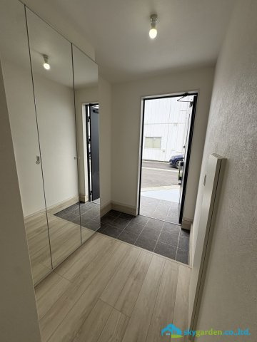藤沢市長後3期　新築戸建　全3棟3号棟の玄関
