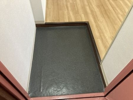 青風ハイツの玄関