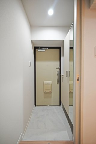 三津屋グリーンハイツの玄関|玄関にはシューズボックスを備えており、玄関まわりをすっきりと保てます。