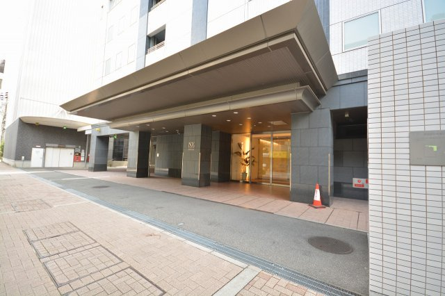 ディーグラフォート大阪N.YタワーHIGOBASHIのエントランス