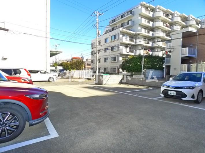 ピュアパレス・H1の駐車場