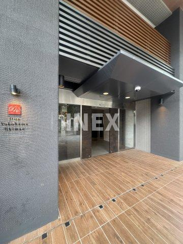 横浜市神奈川区金港町の賃貸マンションのエントランス