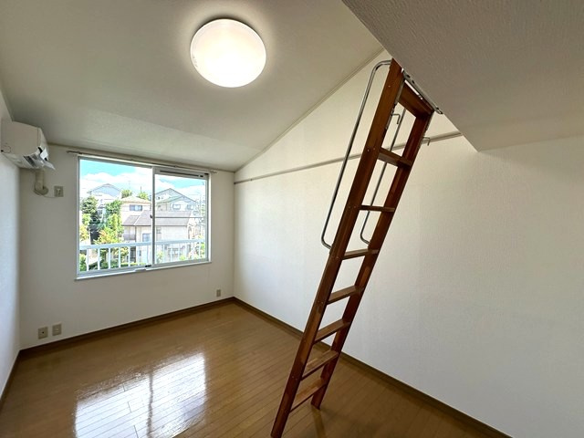 【洋室】 | アクシス山口台 | ※参考写真※南西向き洋室6帖☆洋室のお部屋は毎日のお手入れもラクラクできちゃいます！エアコン付きで1年中快適に過ごせますね☆