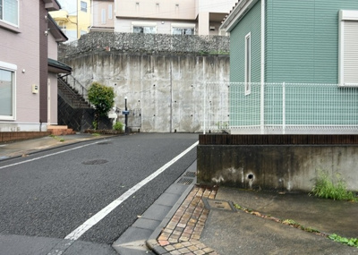 【展望】 | 宇津木町中古戸建 | 眺望を気にして物件を探す場合、前面に建物が建っていないか現地で確認しましょう！前面に建物があると景色はもちろん、日当たりや風通しにも影響が出てきます。住んだ時のことを想像しながら現地見学をしましょう。