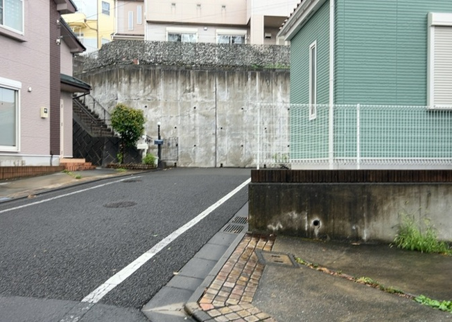 【展望】 | 宇津木町中古戸建 | 眺望を気にして物件を探す場合、前面に建物が建っていないか現地で確認しましょう！前面に建物があると景色はもちろん、日当たりや風通しにも影響が出てきます。住んだ時のことを想像しながら現地見学をしましょう。