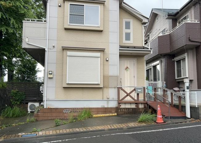 【庭】 | 宇津木町中古戸建 | 庭があることでガーデニングや家庭菜園はもちろん、こどもの遊び場やペットを放して遊ぶことができます。また、家の周囲に余裕があるということです。隣地との間があれば、十分な日当たりと、風通しが確保できます。