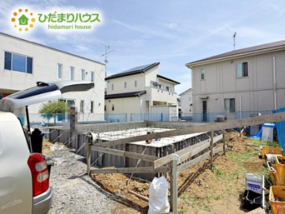 【前面道路含む現地写真】 | ひたちなか市馬渡1期　新築戸建 | 繁華街のようなにぎやかさがないため、車の音や話し声が少なく、静かな生活を望む人に適している閑静な住宅地！