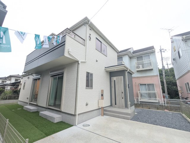 土浦市下高津3丁目347番　新築戸建て　A号棟の外観|【月々5万円台〜】
写真だけでは伝わらない快適さを、ぜひ現地で体感しませんか？
即日見学可能です！平日のご案内も可能です♪
お気軽にお問合せください！