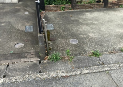 【設備】 | 横川町中古戸建 | 敷地内に散水栓や立水栓があると便利です。水道水を直接利用できるため、水を運ぶ手間を省くことが出来ます。大量の水を必要とする洗車作業や清掃などに役立ちます。その他設備とあわせて、現地でご確認ください。