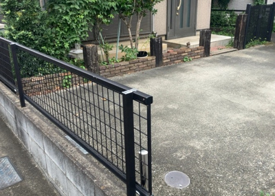 【冷暖房・空調設備】 | 横川町中古戸建 | 床下換気口は、床下に湿気がこもることを防ぎ、効果的に換気を行うために設置されています。床下換気口が設置されていない建物は、基礎パッキング工法などにより換気を行なっています。詳細は現地でご確認ください。