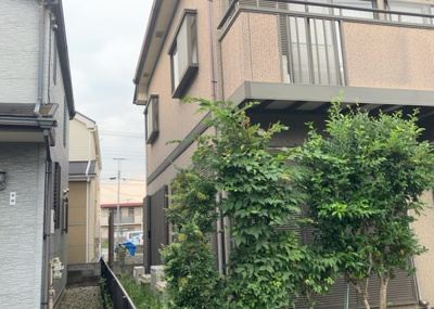 【外観】 | 横川町中古戸建 | 物件の詳細については、現地を見てわかること以外に、役所や法務局などで調べないとわからないことがあります。そのため、現地に行く場合は、もしこの物件を買ったらどのような生活ができるかをイメージしましょう。
