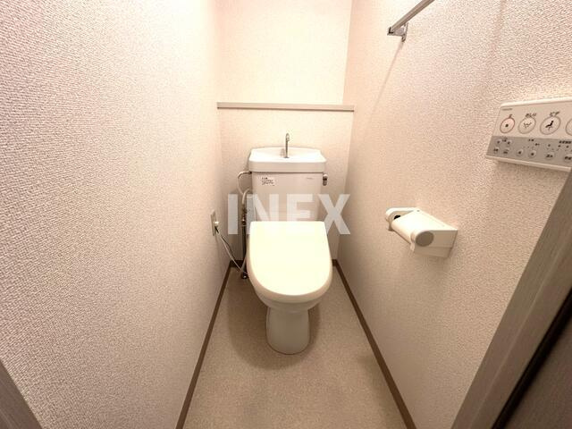 横浜市西区平沼１丁目の賃貸マンションのトイレ