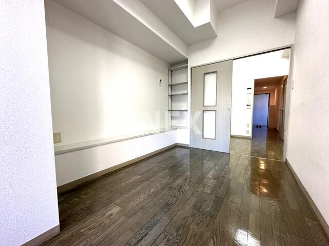 横浜市西区平沼１丁目の賃貸マンションの内装|洋室をバルコニー側から撮影