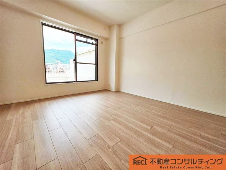 本山ロイヤルマンションの洋室