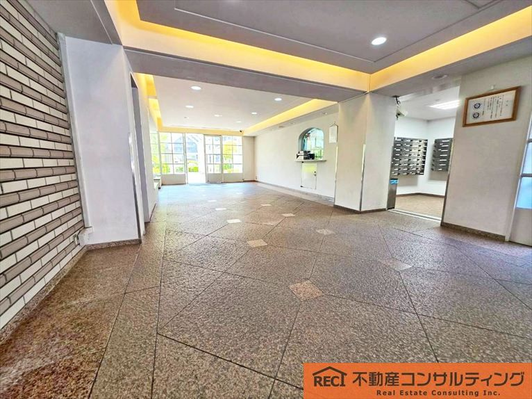本山ロイヤルマンションのエントランス