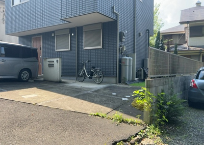 【冷暖房・空調設備】 | 西寺方町中古戸建 | 床下換気口は、床下に湿気がこもることを防ぎ、効果的に換気を行うために設置されています。床下換気口が設置されていない建物は、基礎パッキング工法などにより換気を行なっています。詳細は現地でご確認ください。