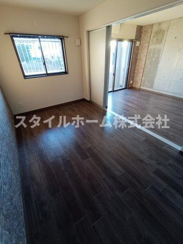 モンベールの居間・リビング|同建物内別部屋の写真です。