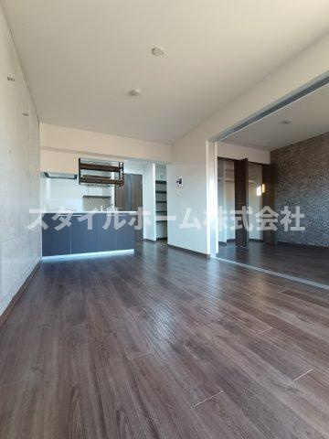 モンベールの居間・リビング|同建物内別部屋の写真です。