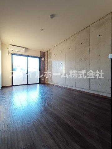 モンベールの居間・リビング|同建物内別部屋の写真です。