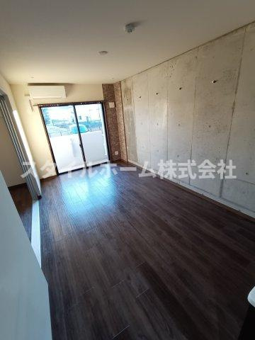 モンベールの居間・リビング|同建物内別部屋の写真です。