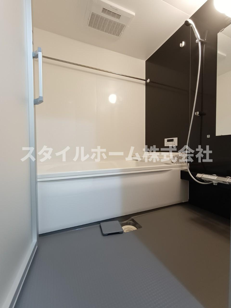 モンベールの浴室|同建物内別部屋の写真です。