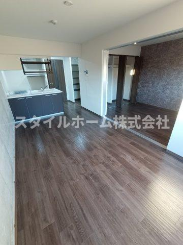 モンベールの居間・リビング|同建物内別部屋の写真です。