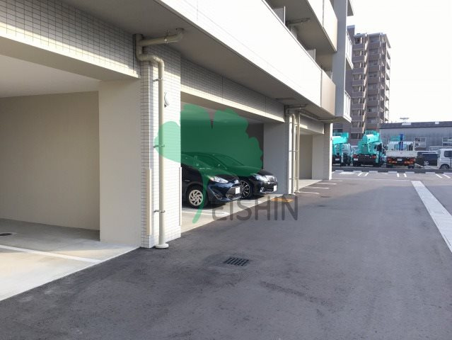 クラウンパレスの駐車場