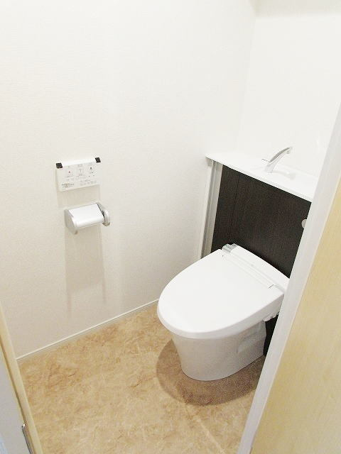 グランドクリーンヒット松田のトイレ|清潔感のあるトイレです。