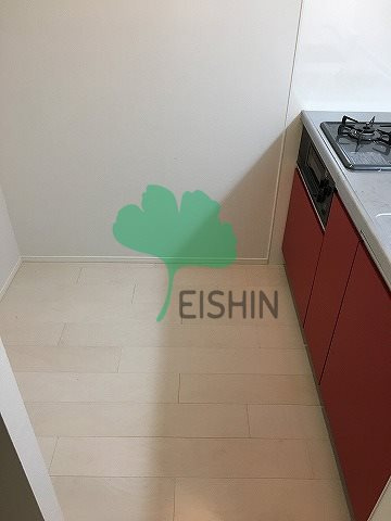 リアンレガーロ井尻ステーション2のキッチン|冷蔵庫の横にはスペースがありますので、棚などが設置できます！