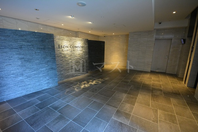 LC難波南のロビー