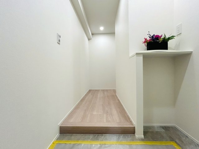 脅威の１１路線４駅の使い勝手は横浜イチ？自分専用の庭でなにしましょう？？収納豊富で生活のしやすさもOK！！室内はもちろんですが、実際に見て見て見て！な、『シャリエ横浜ベイグランデ』リノベーションの玄関|シンプルで使いやすい玄関です