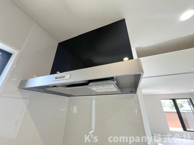 ◎茅ヶ崎市高田1丁目　新築戸建のキッチン|お手入れのしやすいスリムタイプのレンジフード◇