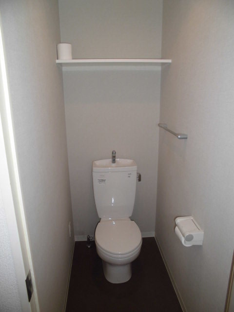 カーサエンペサールのトイレ|清潔感のあるトイレです。