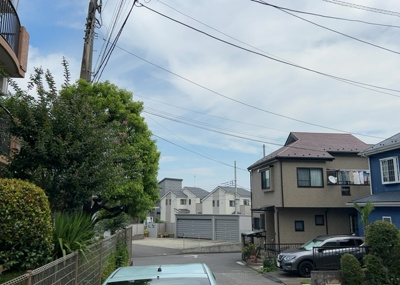 【展望】 | 淵野辺本町中古戸建 | 土地の地勢が高台の場合、景色を綺麗にみることができ、景色にこだわってお家探ししている方におすすめです！また平坦地よりも風通しがいいというメリットがあります。デメリットもあるので是非現地でご確認下さい。