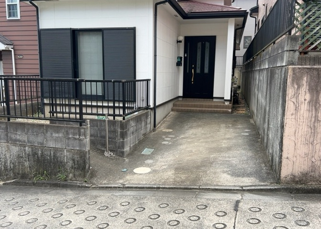 【居間・リビング】 | 淵野辺本町中古戸建 | リビングの間取りの種類は大きくわけてリビングとダイニングが別になっているタイプ、リビングダイニング一体型です。どちらも一長一短ですので、家を選ぶ時はその両面をチェックして決めるようにしましょう。