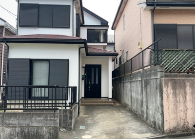 【庭】 | 淵野辺本町中古戸建 | 庭があることでガーデニングや家庭菜園はもちろん、こどもの遊び場やペットを放して遊ぶことができます。また、家の周囲に余裕があるということです。隣地との間があれば、十分な日当たりと、風通しが確保できます。
