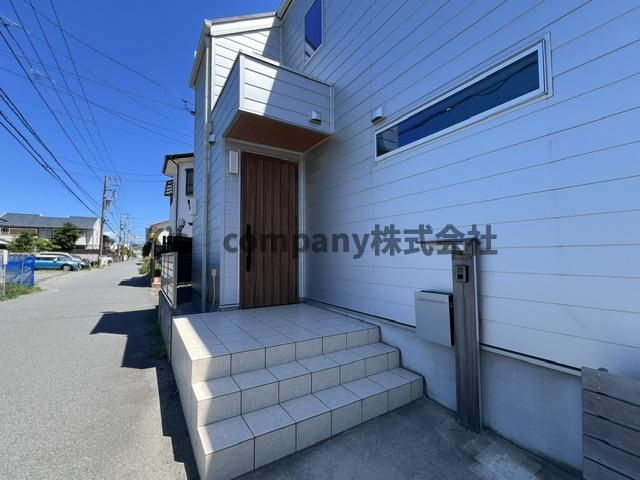 茅ヶ崎市白浜町　中古戸建の玄関
