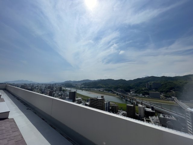 スカイプラザ横川の展望|太田川を望む満足度の高い開放感！！広く見渡せる北西バルコニー側の眺望です