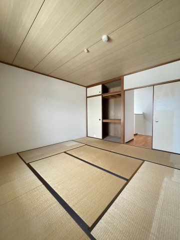 スカイプラザ横川の和室|23階和室8帖。独立性があり、家族のプライバシーも保てます