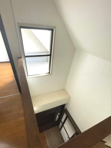 スカイプラザ横川のその他|吹き抜けがあるため、戸建てのような雰囲気を感じます。また、明り取りや風通しを良くする役割もあります。