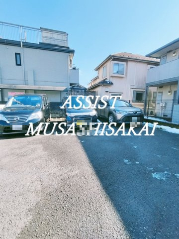 ラヴェンナ・アビテの駐車場