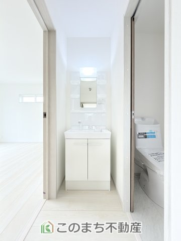 いろどりアイタウン矢板市鹿島町の独立洗面台|２階にもトイレと洗面台ございます。