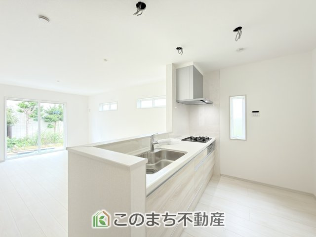 いろどりアイタウン矢板市鹿島町のキッチン|人気の対面式キッチン☆料理をしながらご家族とコミュニケーションが取れます♪
