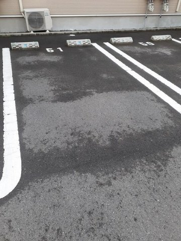 エム・シャルム善通寺Ⅲの駐車場|駐車場に車を止められます