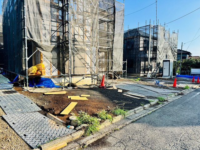 八王子市　緑町　新築一戸建ての駐車場|～並列2台駐車可能カースペース～