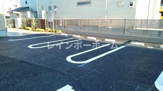 グラシアの駐車場