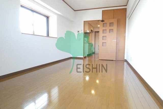 ロイヤル博多駅東の居間・リビング|アレンジ自由自在の広々空間です！
